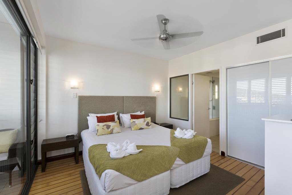 Ferienwohnung Boathouse Port Of Airlie Airlie Beach Zimmer foto