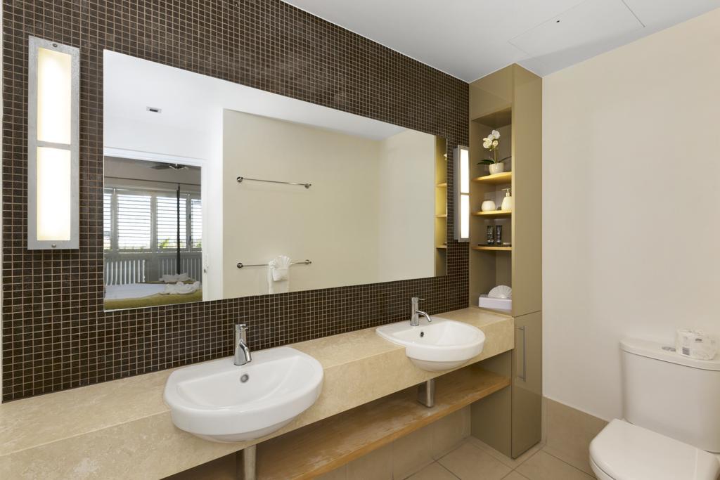 Ferienwohnung Boathouse Port Of Airlie Airlie Beach Zimmer foto
