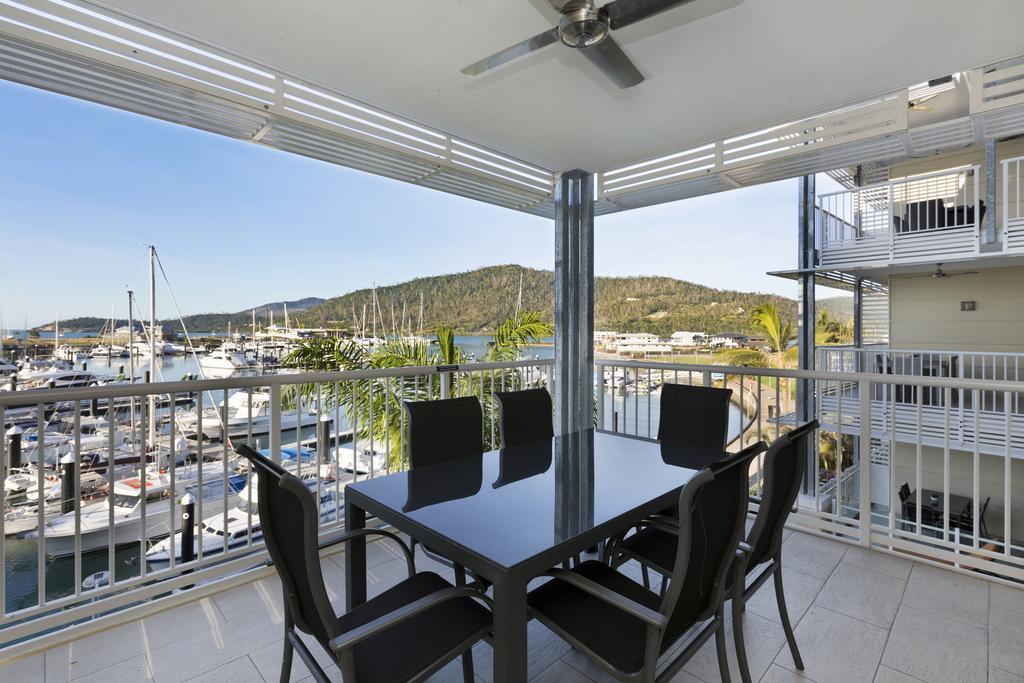 Ferienwohnung Boathouse Port Of Airlie Airlie Beach Zimmer foto