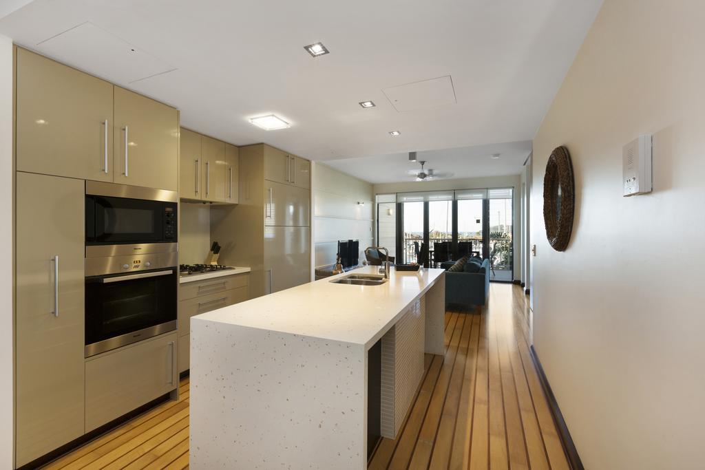 Ferienwohnung Boathouse Port Of Airlie Airlie Beach Exterior foto