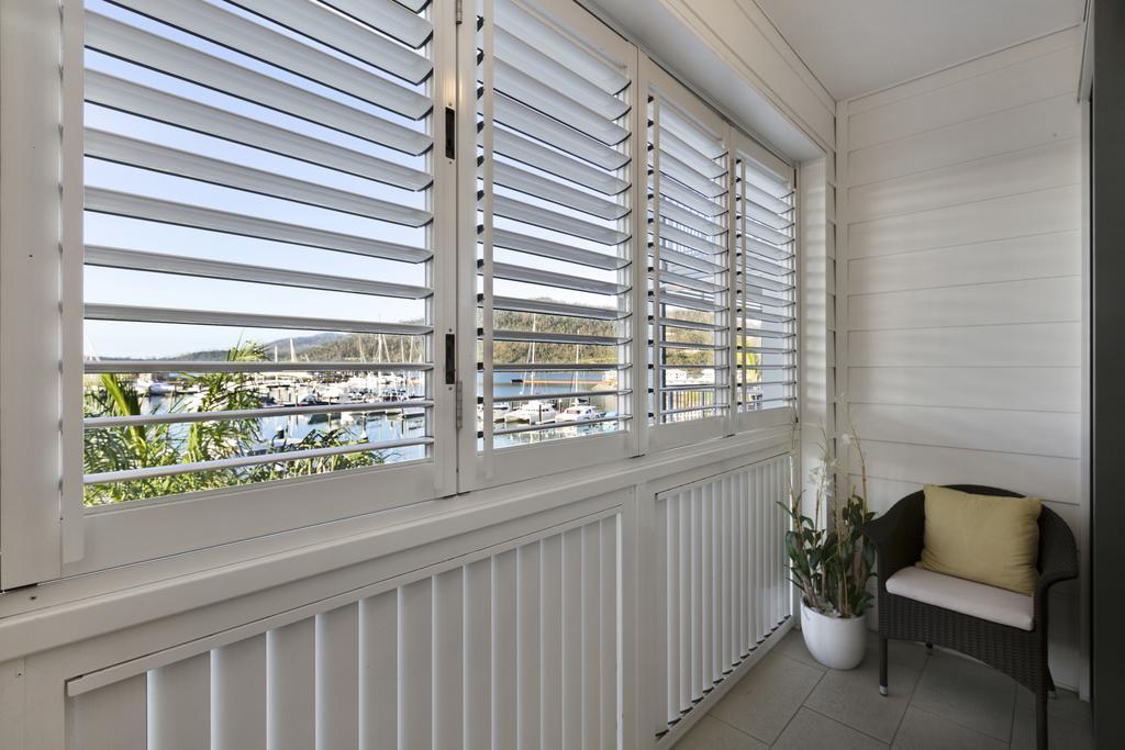 Ferienwohnung Boathouse Port Of Airlie Airlie Beach Zimmer foto